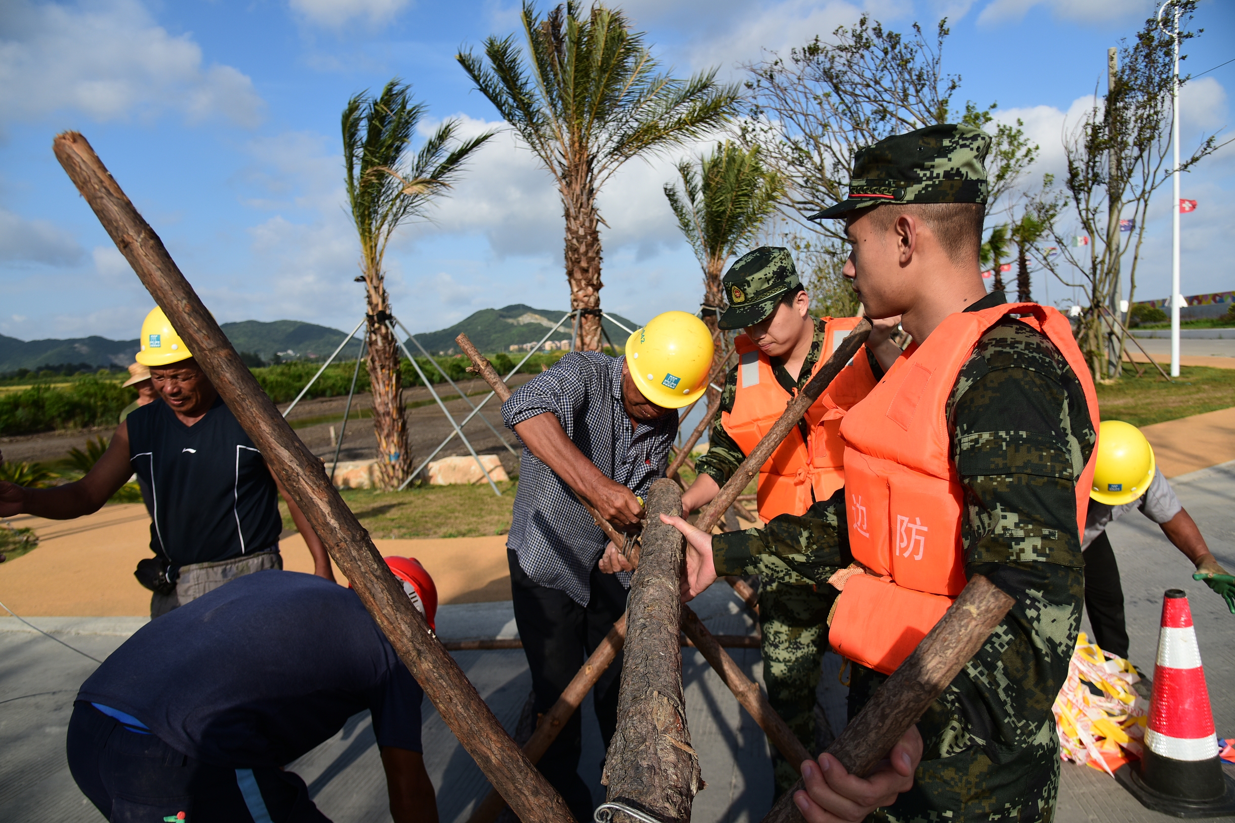 繼承優(yōu)良傳統(tǒng)，譜寫新時(shí)代軍民團(tuán)結(jié)之歌