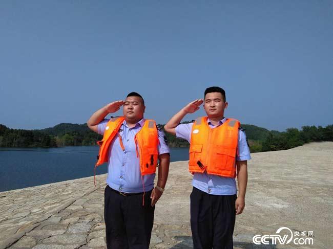 向退役軍人致敬！褪下戎裝，他們還是那個兵！