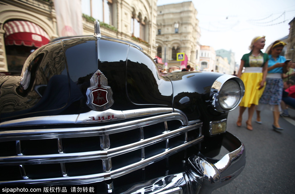 稀有古董車大集結(jié) 莫斯科舉行復(fù)古車游行