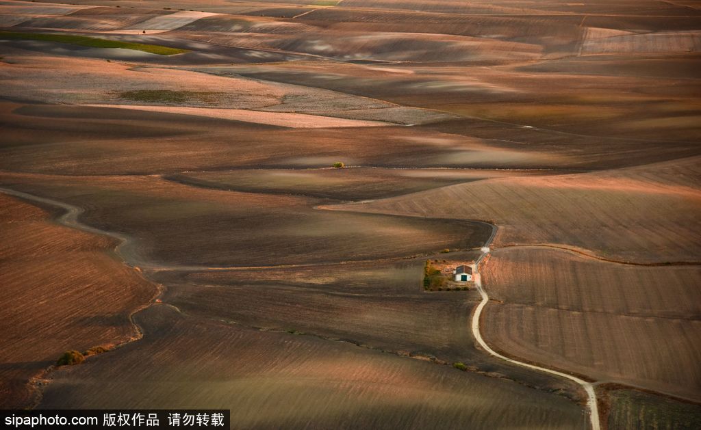 被上帝親吻的地方 航拍西班牙安達(dá)魯西亞震撼秋色