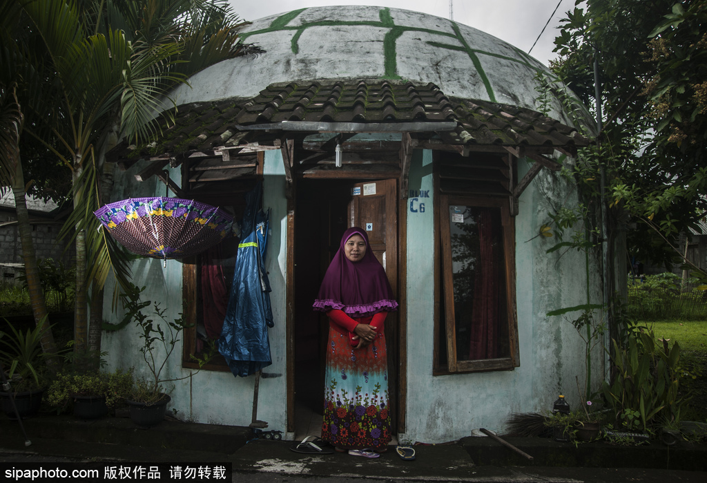 印尼海嘯十年后的災(zāi)民村 圓頂房屋造型奇特成旅游景點