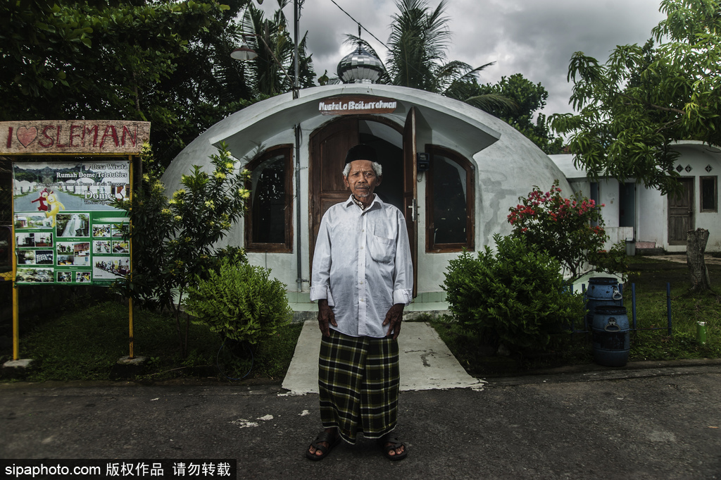 印尼海嘯十年后的災(zāi)民村 圓頂房屋造型奇特成旅游景點(diǎn)