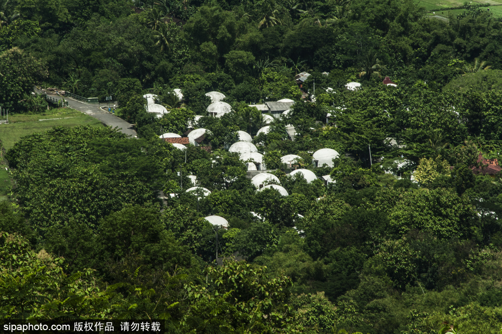 印尼海嘯十年后的災(zāi)民村 圓頂房屋造型奇特成旅游景點(diǎn)