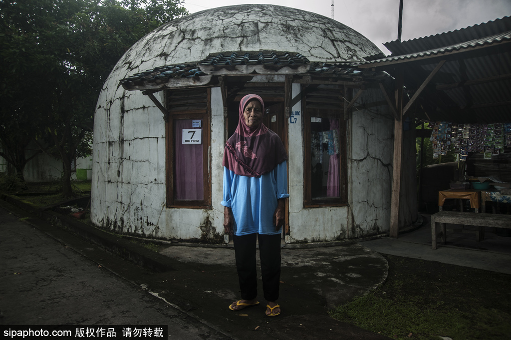 印尼海嘯十年后的災(zāi)民村 圓頂房屋造型奇特成旅游景點(diǎn)