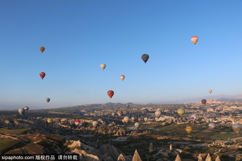 盤點(diǎn)土耳其之旅必去地 體驗(yàn)原汁原味當(dāng)?shù)赜?/></p>

<p>2016年5月7日訊，土耳其卡帕多奇亞，世界上最負(fù)盛名的熱氣球之地--土耳其卡帕多奇亞。</p>
</div>

<div width=