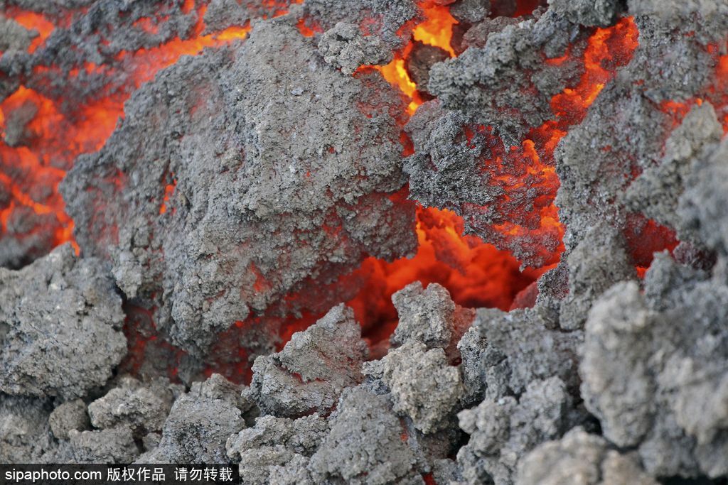 地球異域之美 盤(pán)點(diǎn)火山毀天滅地震撼瞬間