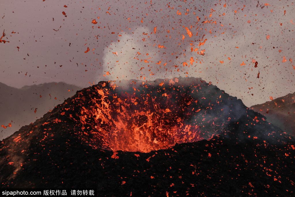 地球異域之美 盤點(diǎn)火山毀天滅地震撼瞬間