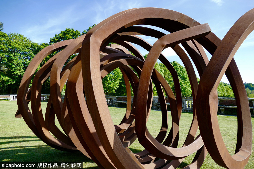 不確定的對角線 雕塑藝術(shù)家Bernar Venet展覽