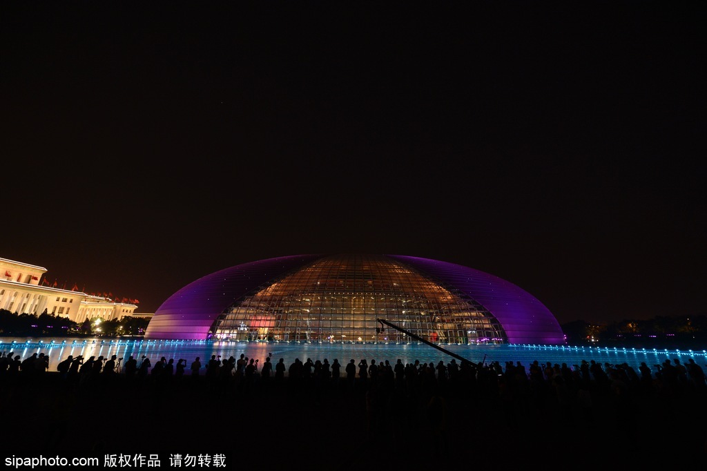 迎“一帶一路”高峰論壇 北京國家大劇院景光照明璀璨奪目