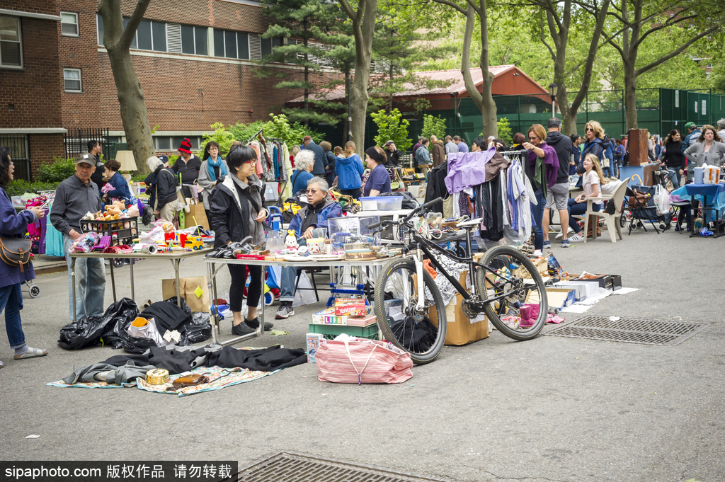 紐約民眾“淘寶”時節(jié)到來 年度跳蚤市場拉開帷幕