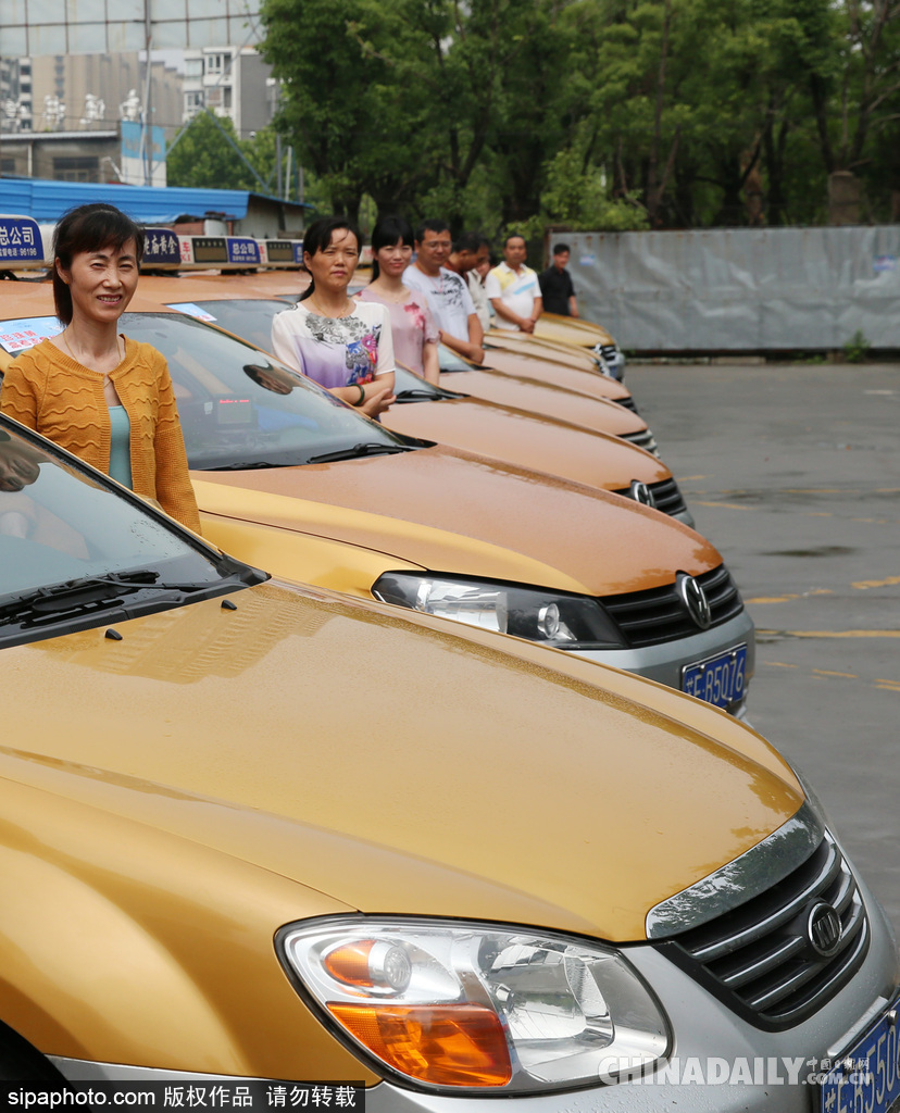 江蘇南通：百輛免費(fèi)接送考生 “愛(ài)心助考車(chē)”整裝待發(fā)