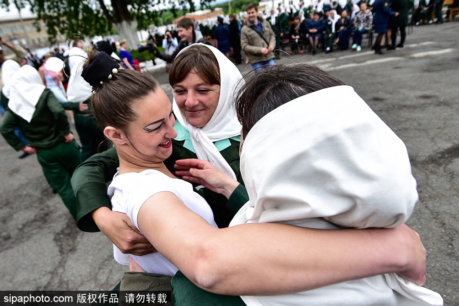 不輸超模！俄羅斯女子監(jiān)獄舉行時裝秀