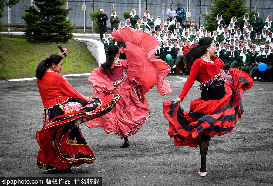 不輸超模！俄羅斯女子監(jiān)獄舉行時裝秀