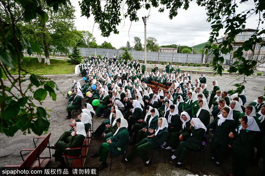 不輸超模！俄羅斯女子監(jiān)獄舉行時裝秀