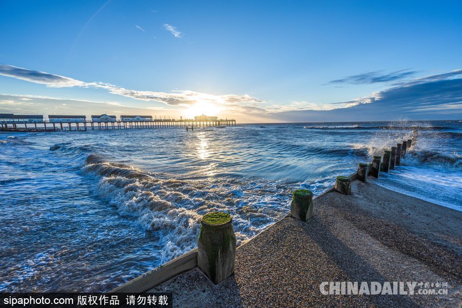 藍(lán)透心扉 英國(guó)索思沃爾德海邊日出透亮絕美