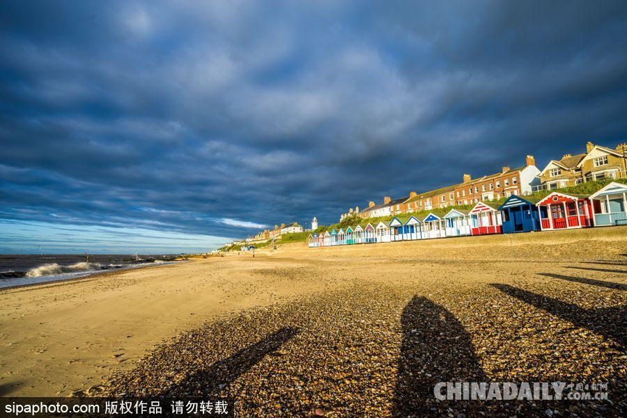 藍(lán)透心扉 英國(guó)索思沃爾德海邊日出透亮絕美