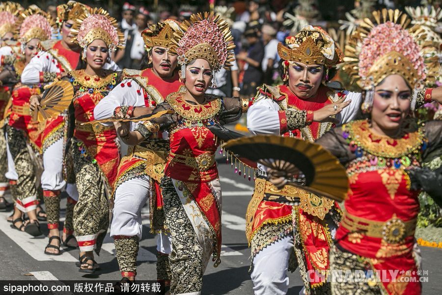 巴厘島藝術節(jié)開幕游行 讓你領略不一樣的巴厘風情