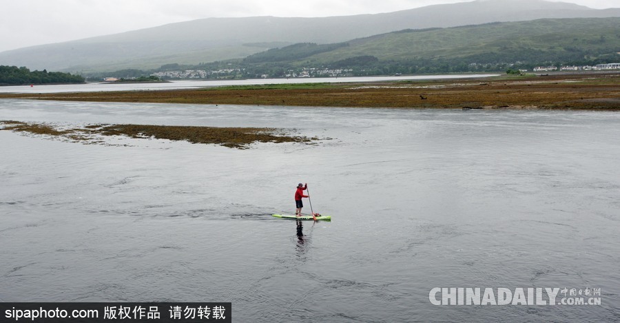 生活真是愜意！英國一男子每天劃船上班