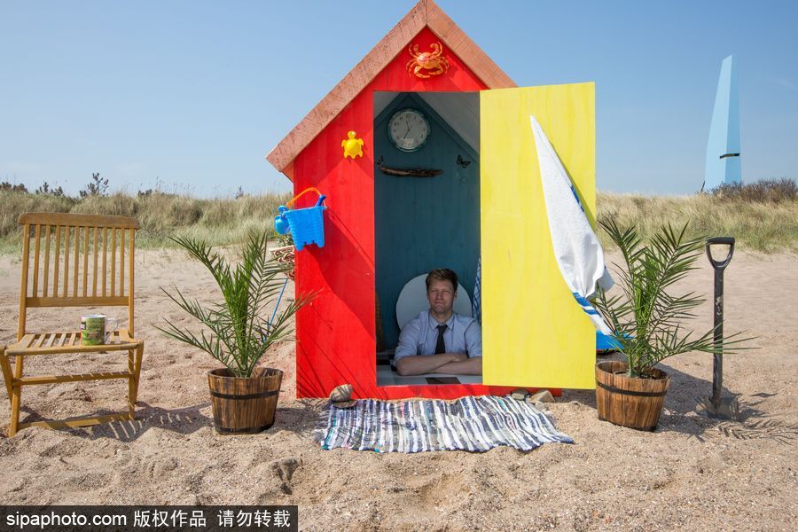 英國奇葩發(fā)明家打造世界首座海灘地下小屋