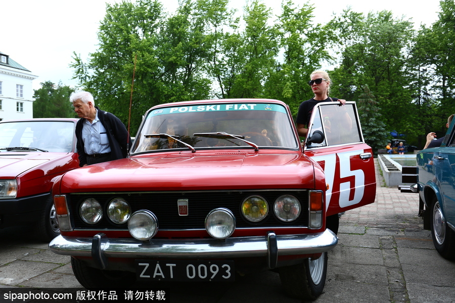 波蘭舉行復古車展 細數(shù)經(jīng)典老爺車停留的歲月