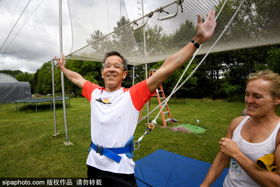 想成為空中飛人嗎？美國圣克羅伊島開設高空秋千訓練營