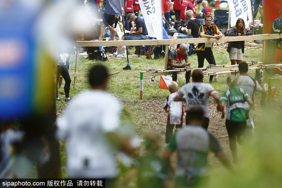 瑞典五日定向越野賽精彩開(kāi)幕 男女老少齊上陣挑戰(zhàn)耐力極限