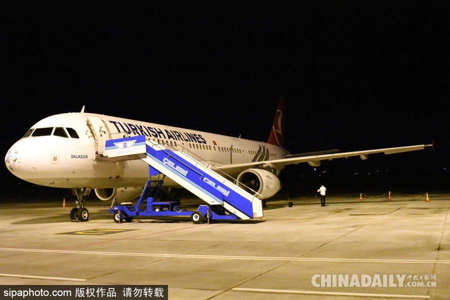 土耳其暴雨冰雹天氣襲擊 一架飛機受損緊急迫降