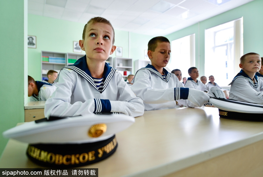 小“海軍”又帥又萌 俄羅斯海軍學(xué)校慶祝“知識(shí)日”