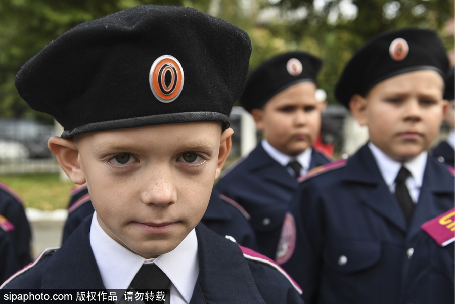 俄羅斯“知識日” 西伯利亞軍事學(xué)校萌娃穿制服慶祝