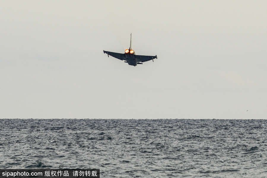 意大利飛行表演空軍戰(zhàn)斗機墜海 飛行員遇難