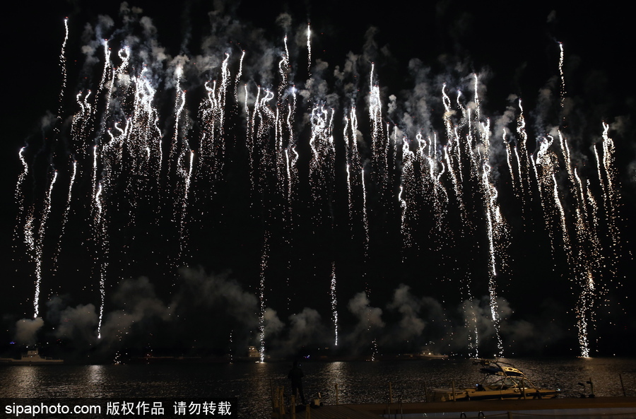 2017年國際光明節(jié)閉幕 煙花照亮莫斯科夜空