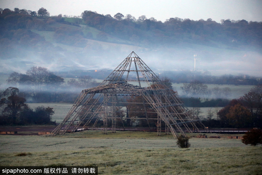 早晨一定要霧蒙蒙的才美 英國格拉斯頓堡晨霧風(fēng)光