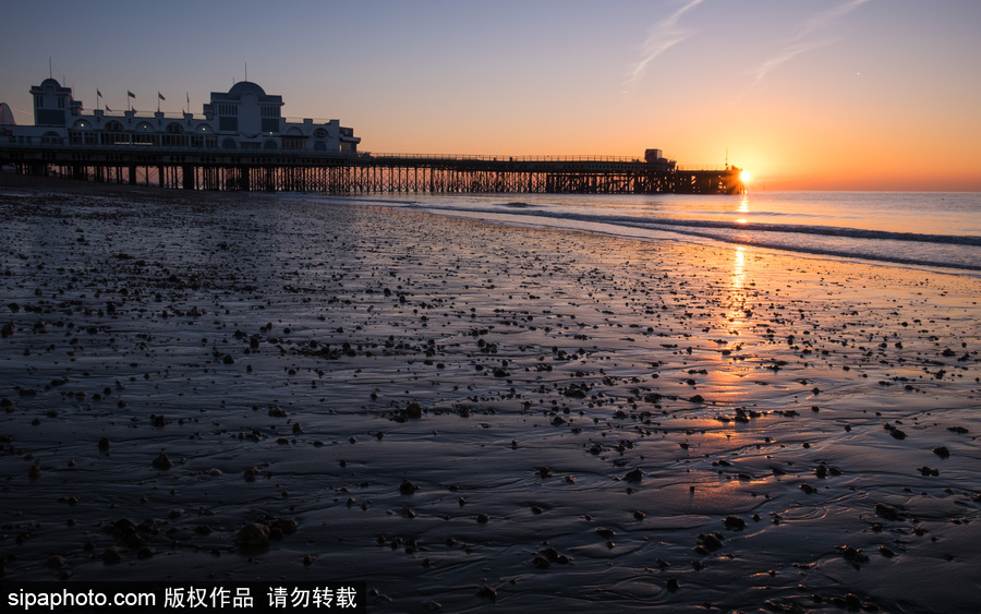 英國漢普郡海邊日出 日光柔和靜謐十足