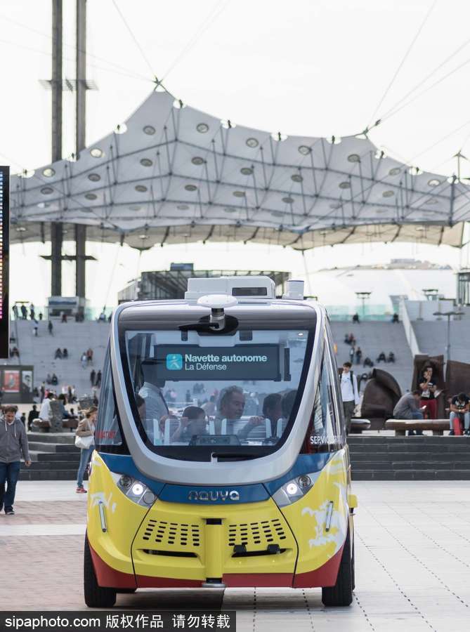 無人駕駛小公交車成巴黎街頭風景