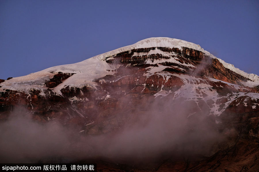 距離地心最遠(yuǎn)的高峰 厄瓜多爾欽博拉索山日暮時(shí)分