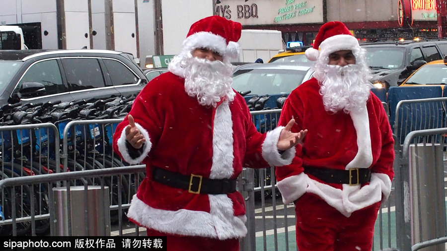 紐約年度圣誕老人串酒吧日 “白胡子老爺爺”初雪狂歡