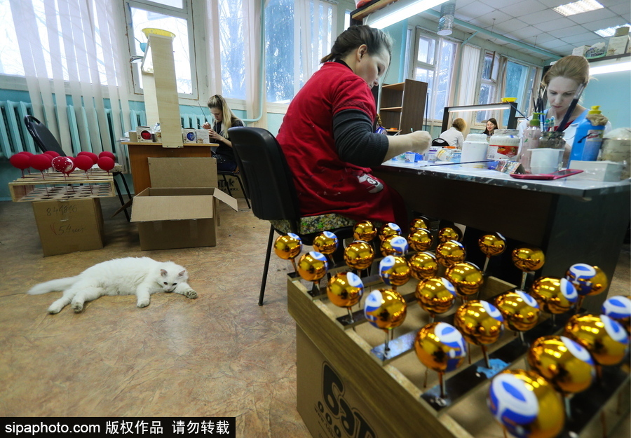 迎接圣誕節(jié) 走進滿滿少女心的雪花玻璃球制作工廠