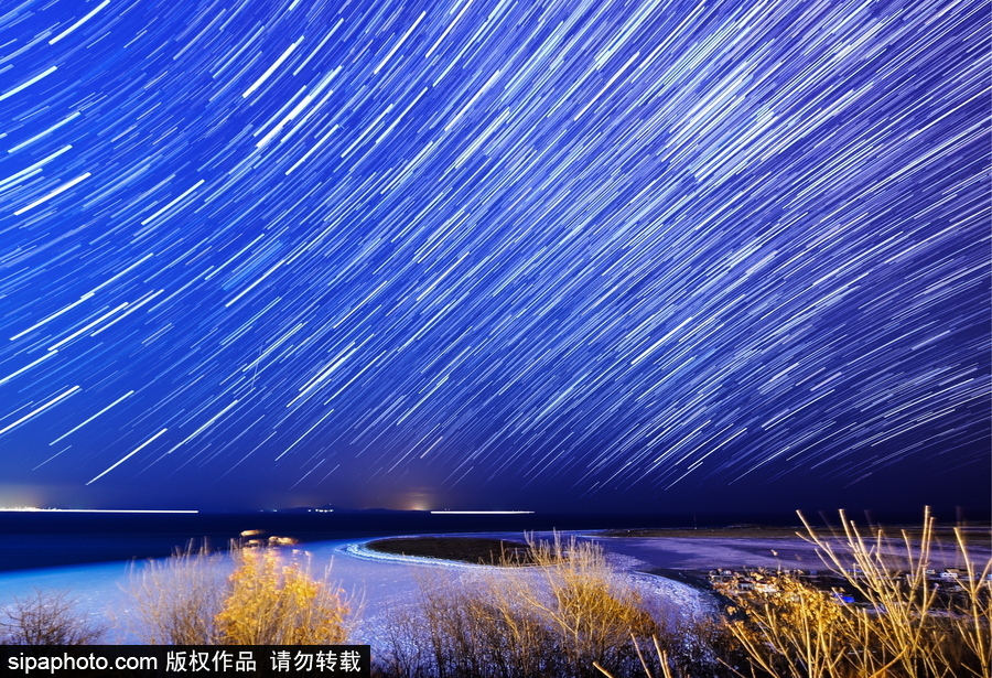 俄羅斯海參崴上空現(xiàn)雙子座流星雨 盛大壯觀宛如仙境