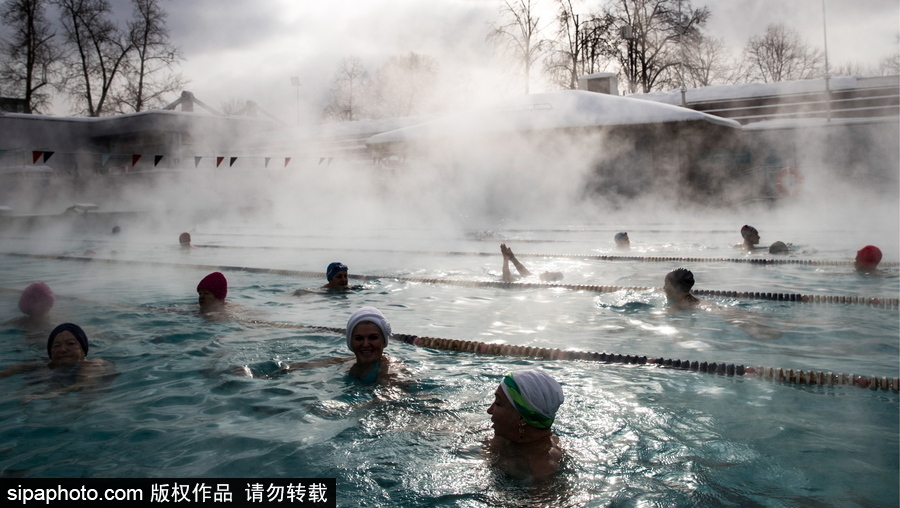 莫斯科露天溫泉泳池 民眾寒冷冬季享受溫暖冬泳