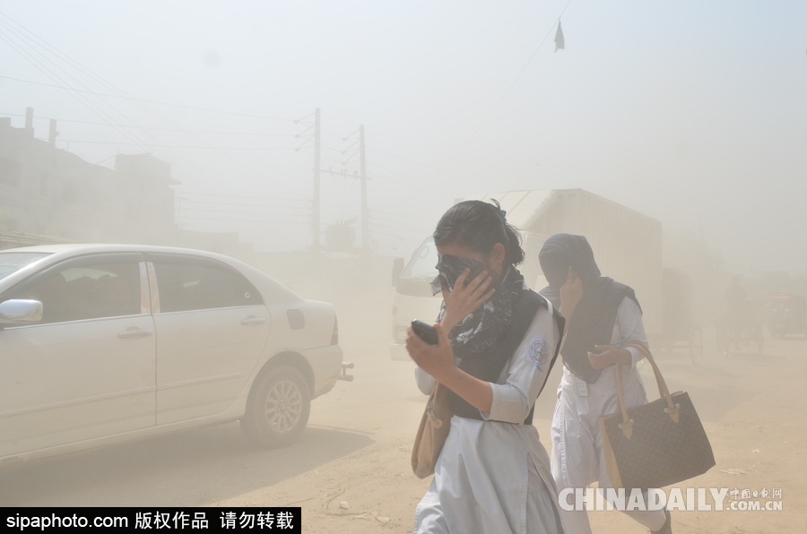 呼吸困難！孟加拉國達卡街頭塵土飛揚粉塵污染嚴重