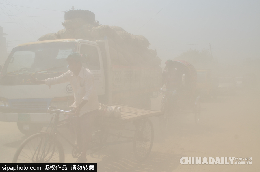 呼吸困難！孟加拉國達卡街頭塵土飛揚粉塵污染嚴重