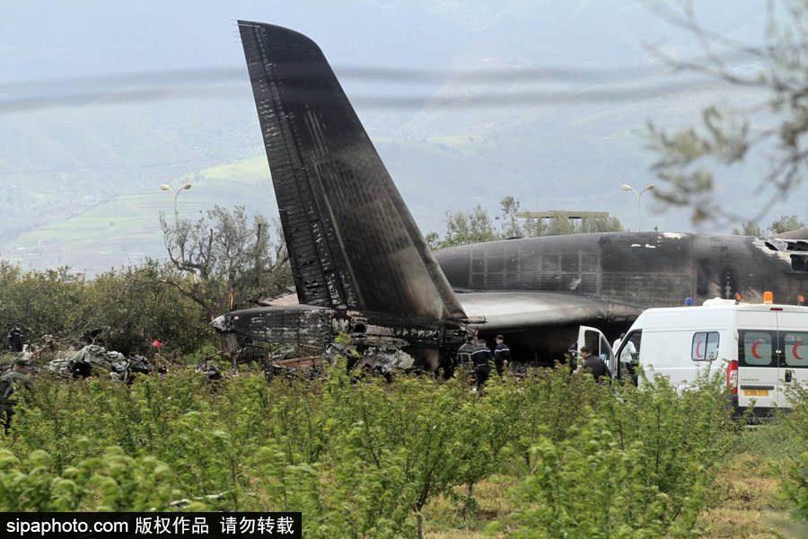 阿爾及利亞軍機(jī)墜毀257人遇難 現(xiàn)場畫面曝光