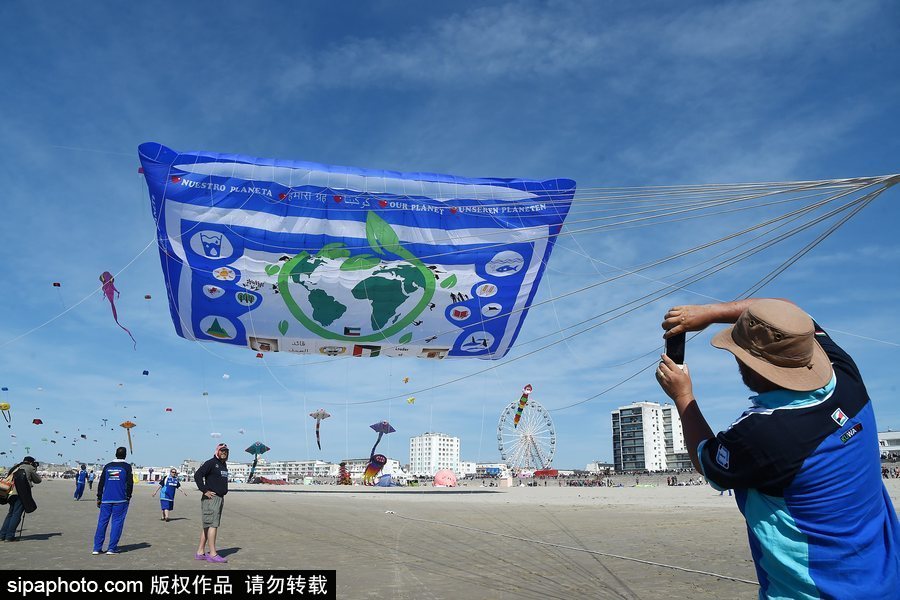 2018法國風(fēng)箏節(jié)開幕 世界上最大的風(fēng)箏放飛