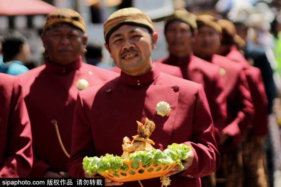 印尼茉莉芬文化游行 民眾身著傳統(tǒng)服飾地方特色濃郁