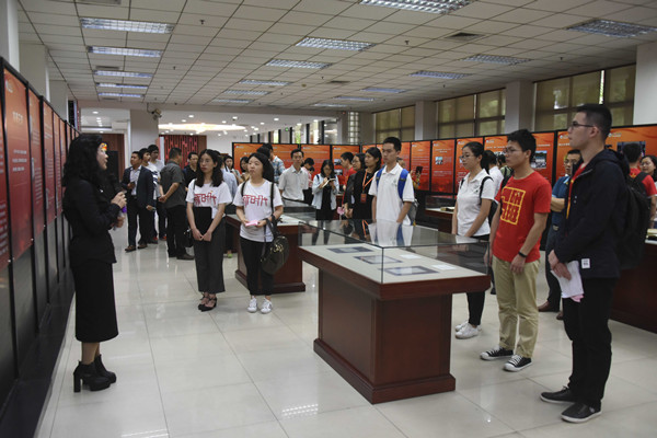 “篤行與薪傳——馬克思主義在中山大學(xué)的實踐與傳承”專題展覽開幕