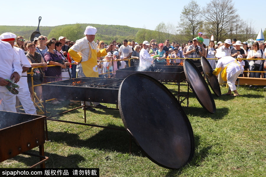 俄羅斯別爾哥羅德州迎接“福明煎蛋”節(jié) 欲制作最大煎蛋餐