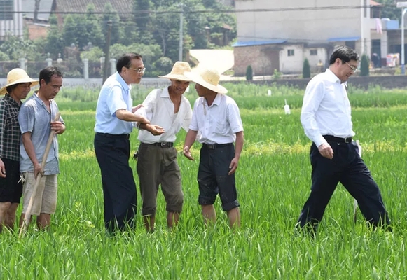 李克強(qiáng)在湖南考察時(shí)強(qiáng)調(diào) 加快新舊動(dòng)能轉(zhuǎn)換 增強(qiáng)發(fā)展內(nèi)生動(dòng)力