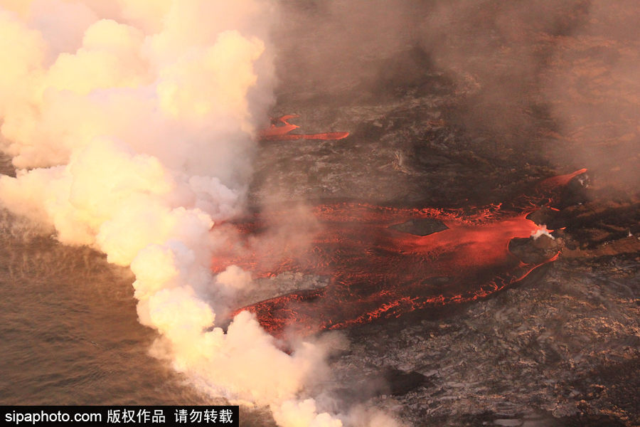 根本停不下來 美國基拉韋厄火山巖漿成“紅色河流”