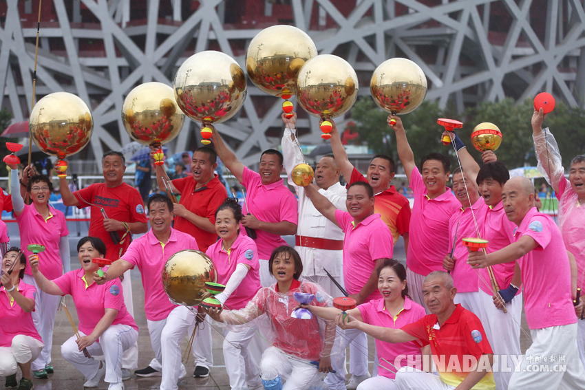 北京冬奧組委于“全民健身日”啟動(dòng)吉祥物全球征集