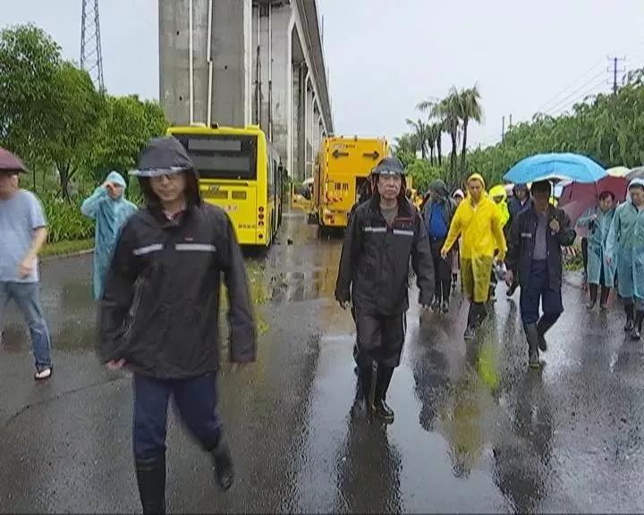 海南遭遇大風強降雨